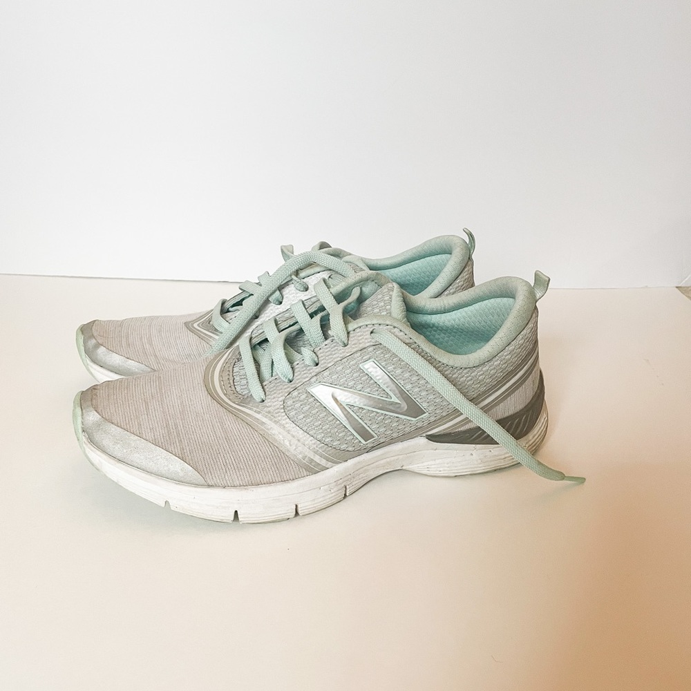 New Balance Mint and Gray Tennis Shoes size 8